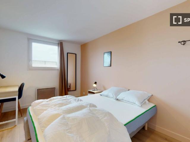 room_shared paris