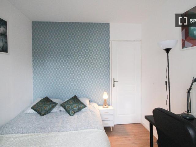 room_shared paris