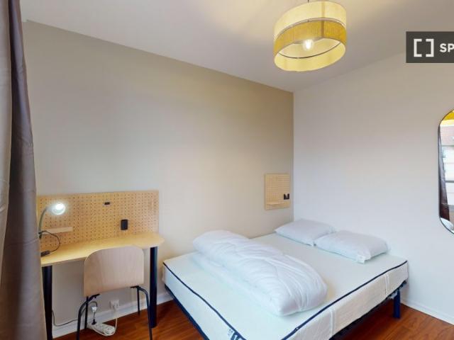 room_shared paris