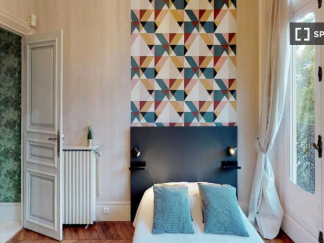 room_shared paris