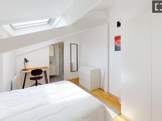 room_shared paris