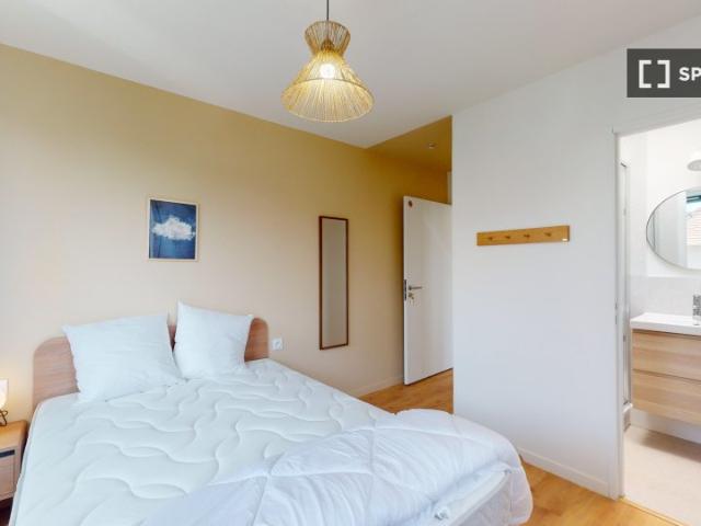 room_shared paris
