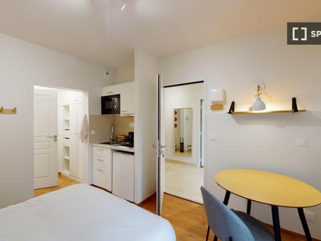 room_shared paris