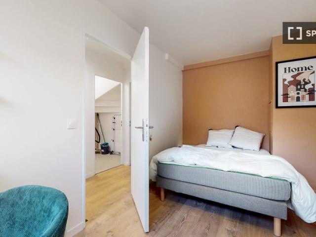 room_shared paris