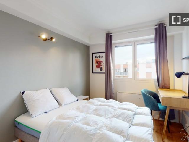 Chambre dans un appartement partagé de 15 chambres à Villemomble