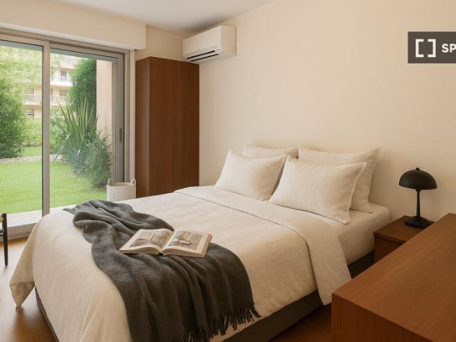 room_shared paris