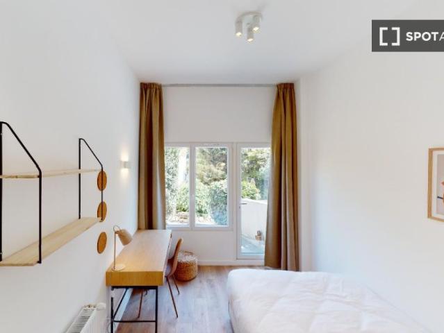 room_shared paris