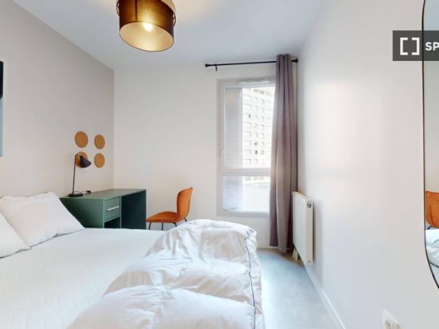 room_shared paris