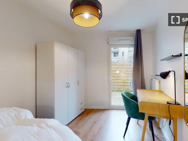 room_shared paris