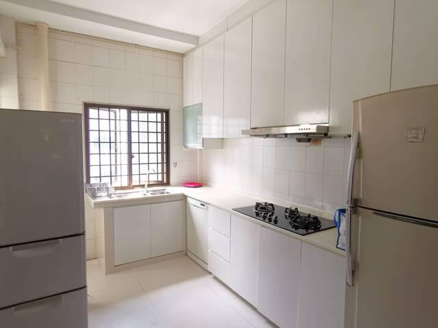 room / SOMERSET / NEWTON / Common room / 1pax stay / Available immediate