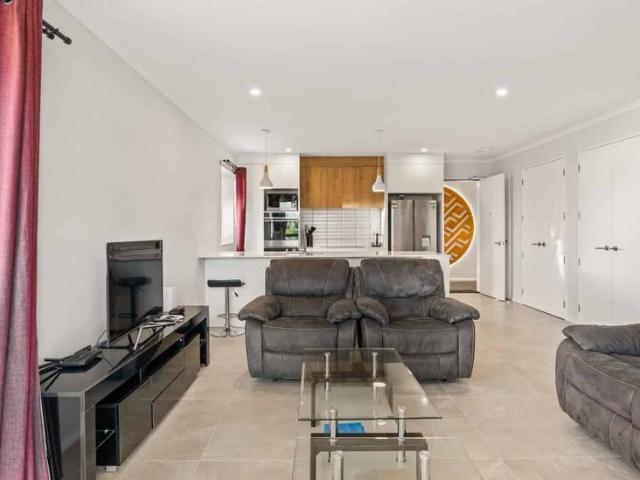 Room to Move Large 3 Bedroom, 2 Bathroom Ground Floor Apartment