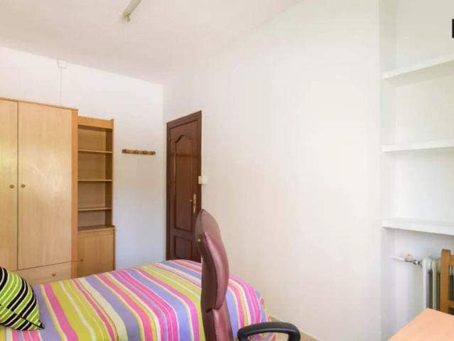 Room to rent in 3 bedroom apartment with TV and AC in peaceful Norte
