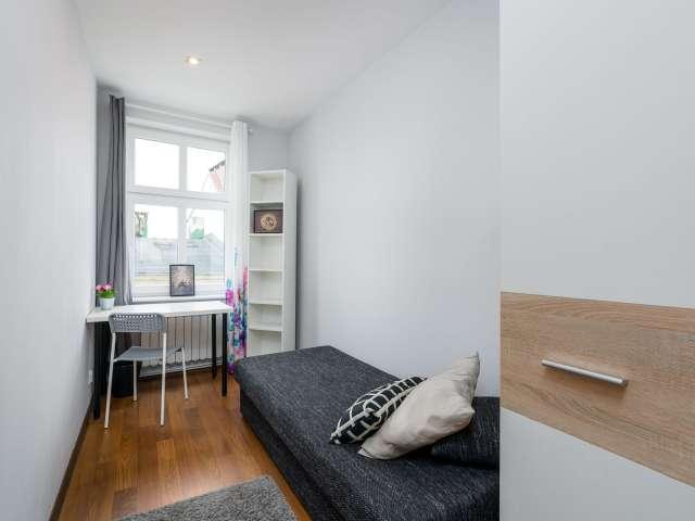Room to rent in 4 bedroom apartment to rent in Poznań