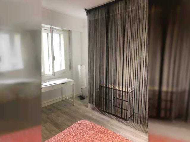 Room to rent in 4 bedroom apartment in exclusive Guindalera