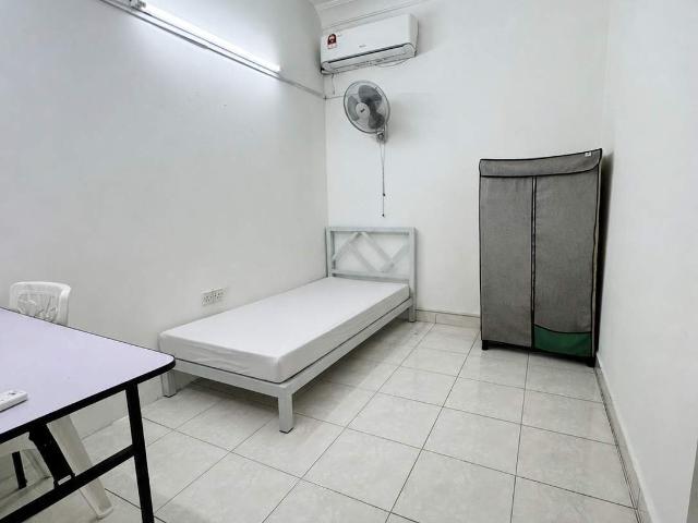 Room With Air Con❄️Mutiara Damansara, Petaling Jaya‍♂️Walking Distance to IKEA Damansara & The Curve