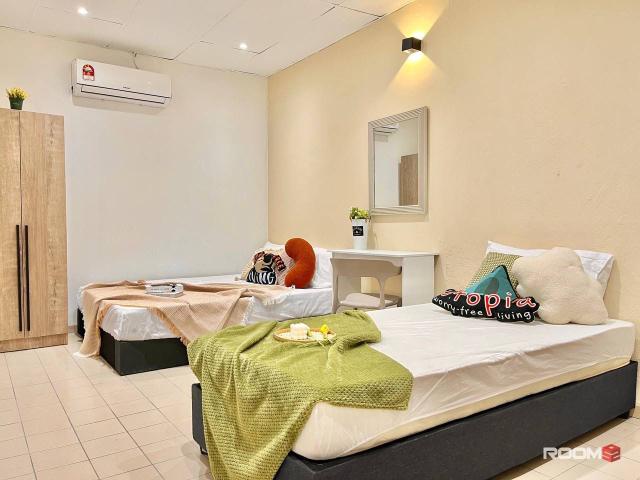 Room with Air Conditioning for Rent at Damansara Utama near Starling Mall