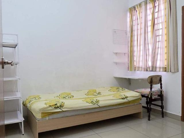 Room with attached bathroom Taman Kinrara Puchong