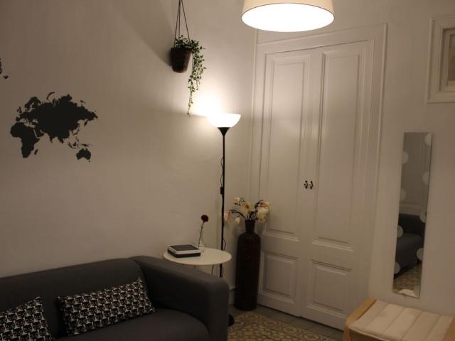 Room with double bed and balcony in Ciutat Vella