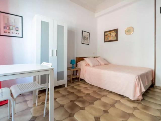 Room with double bed for rent in 6 bedroom apartment