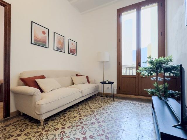 Room with double bed in Avinyó street