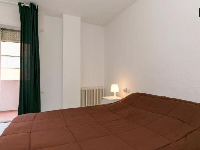 Room with desk and single bed for rent in 5 bedroom apartment in Ronda