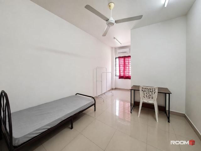 Room With Private Bathroom @ Bandar Puteri Klang | Near AEON Bukit Tinggi & GM Klang