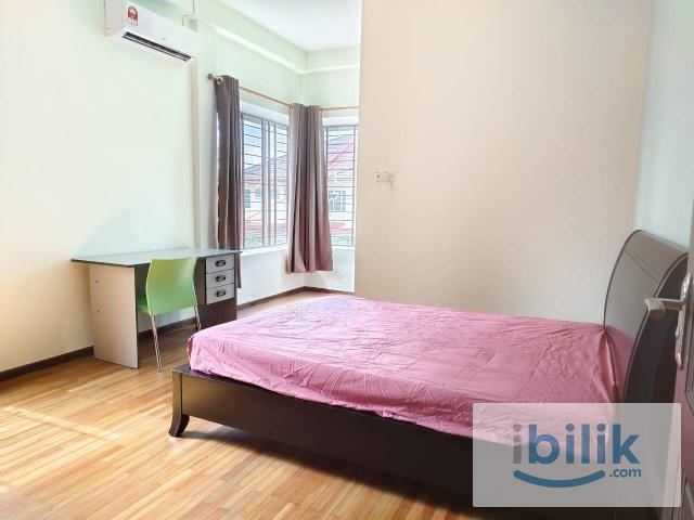 Room with private bathroom/toilet