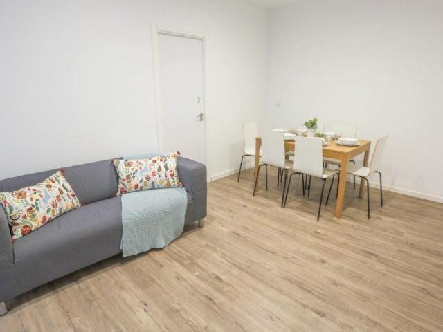 Room with terrace in calle del Ferrocarril