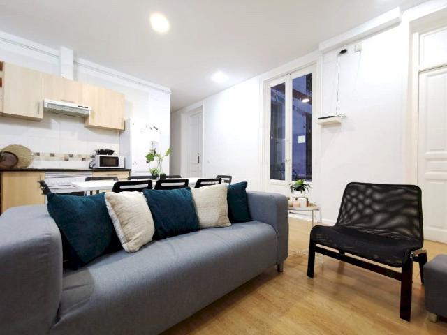 Room with balcony on Preciados Street