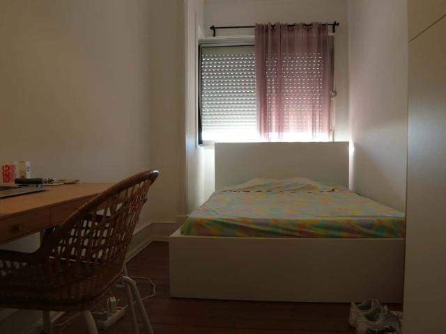 Room 1 08. Calçada Necessidades 20 3E