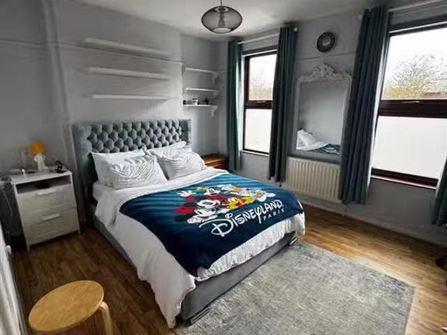 Room 1, 381 North Queen Street