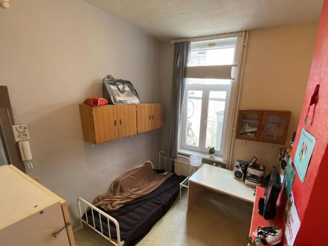 Room 1 Mole­naars­straat 77