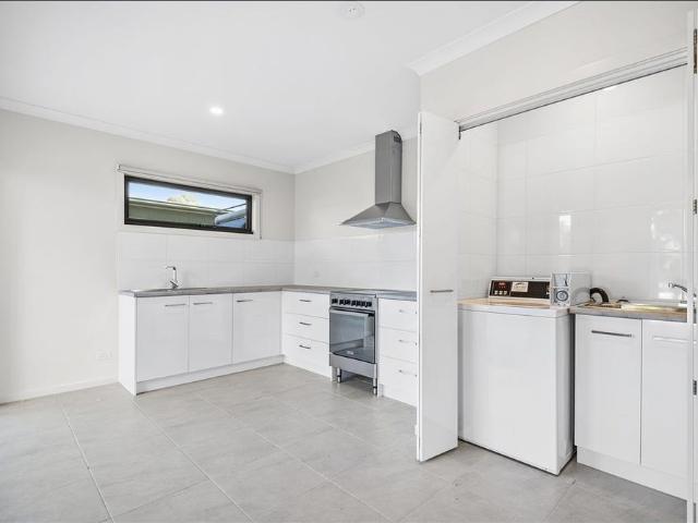 Utilities Included! Set in Leafy Heidelberg West!