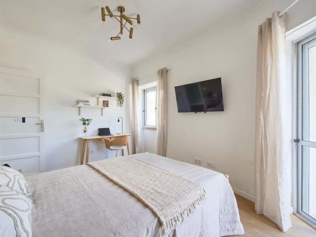 Room 2 208. Mouzinho Albuquerque 2 1E
