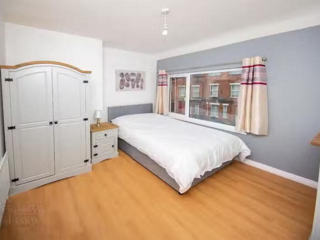 Room 2, 46 Wellesley Avenue