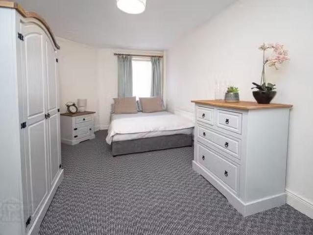 Room 2, 96 Cromwell Road