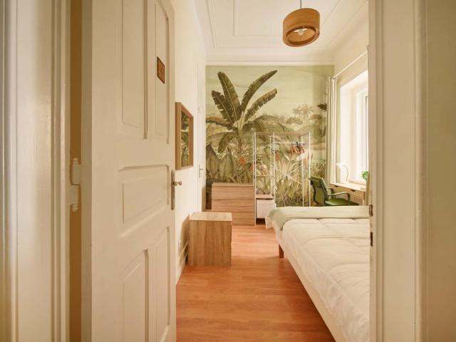 Room 4 79. R.Sampaio Pina 9 RCE