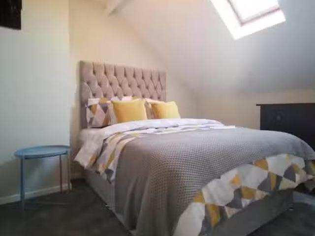 Room 4, 93 Bloomfield Avenue