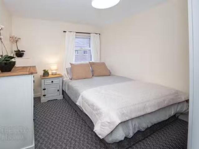 Room 5, 96 Cromwell Road
