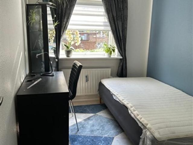 Room 8 kvm with new bed, København S, København