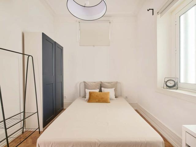 Room 9 31. Rodrigo Fonseca 135 2E