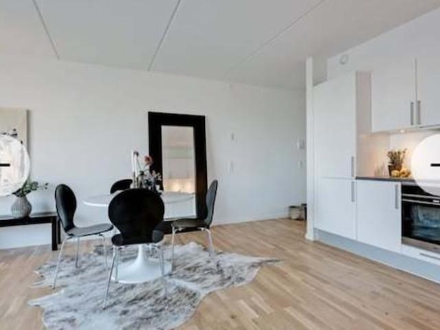 Roomie søges til 3 værelses lejlighed på 88 Kvm!