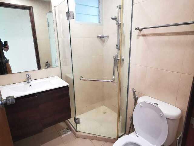 rooml/Calarasi 31 Kim Keat Lane Road, Singapore 3288. pax/Available Immediately