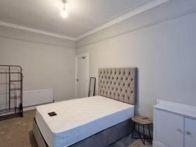 Rooms 1, 2&5, 7 Newington Avenue