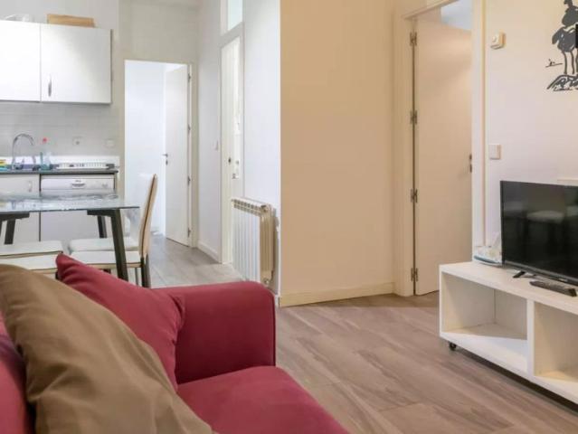 Rooms for rent in 4 bedroom apartment in Madrid