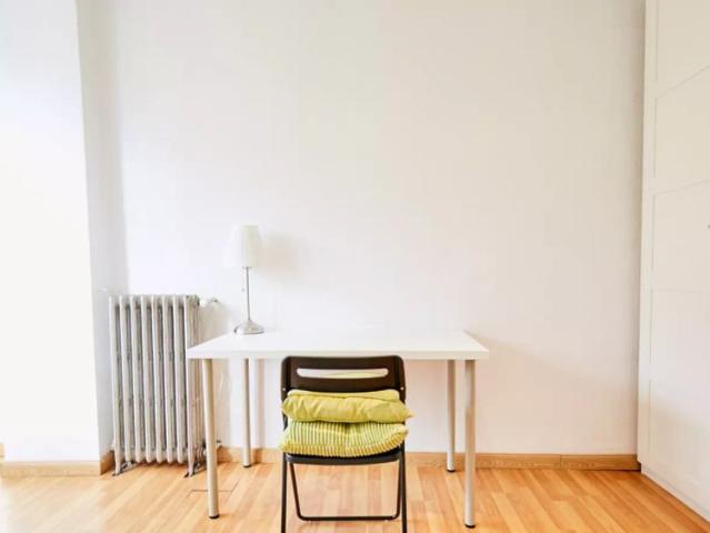 Rooms for rent in 4 bedroom apartment in Moncloa Aravaca