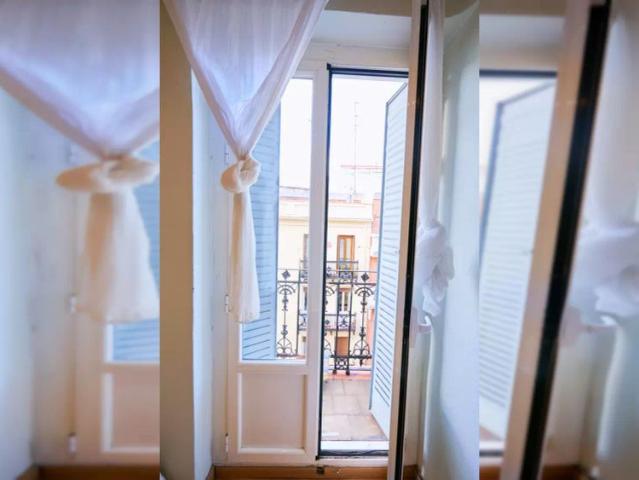 Rooms for rent in 4 bedroom apartment in Moncloa Aravaca