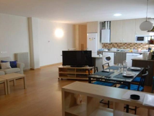 Rooms for rent in 4 bedroom apartment in Old Town, Zaragoza