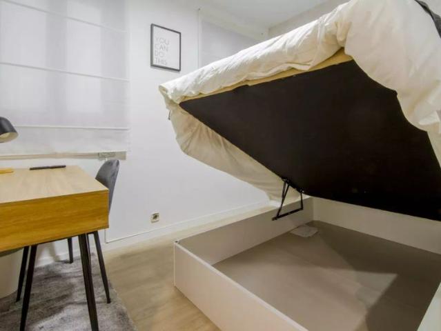 Rooms for rent in 4 bedroom apartment in Atocha