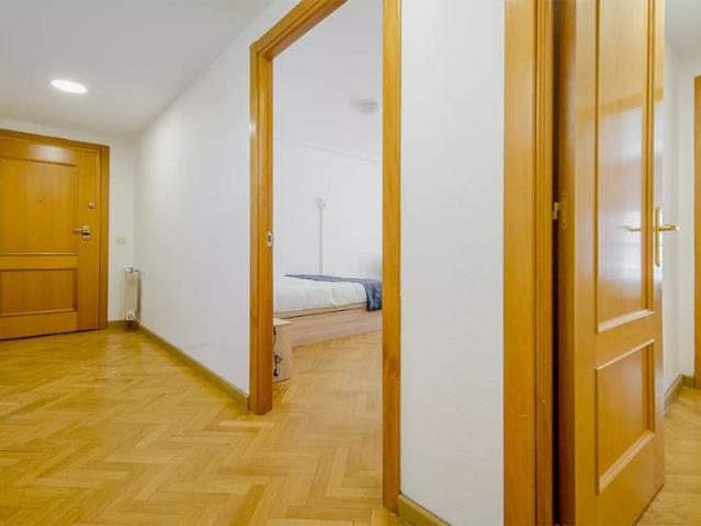 Rooms for rent in 4 bedroom apartment in Atocha